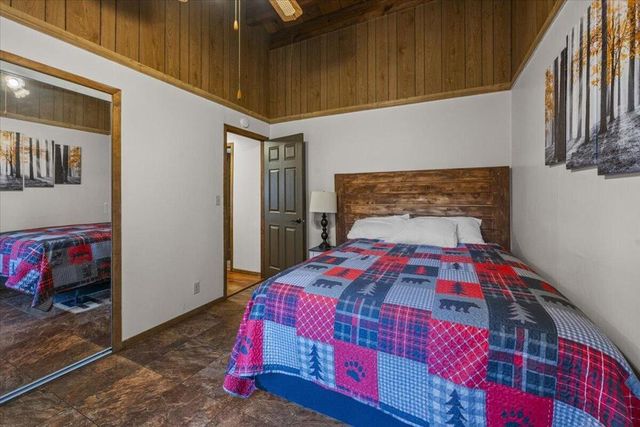 140 Highland Lane, Sugarloaf, CA 92386