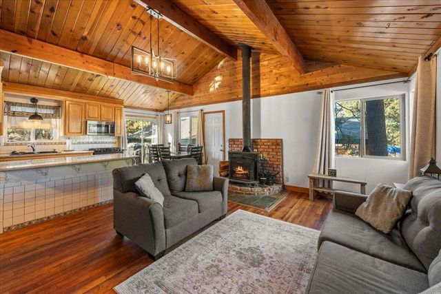 140 Highland Lane, Sugarloaf, CA 92386