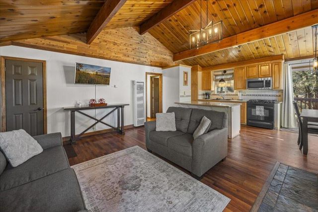 140 Highland Lane, Sugarloaf, CA 92386