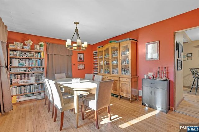 60 Westview Drive, Bergenfield, NJ 07621