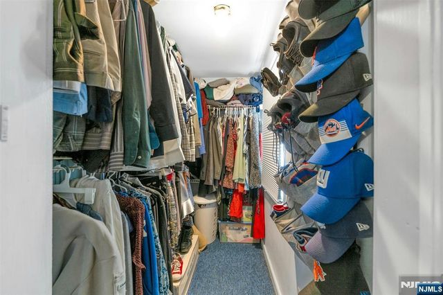 60 Westview Drive, Bergenfield, NJ 07621