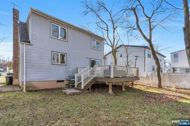 60 Westview Drive, Bergenfield, NJ 07621