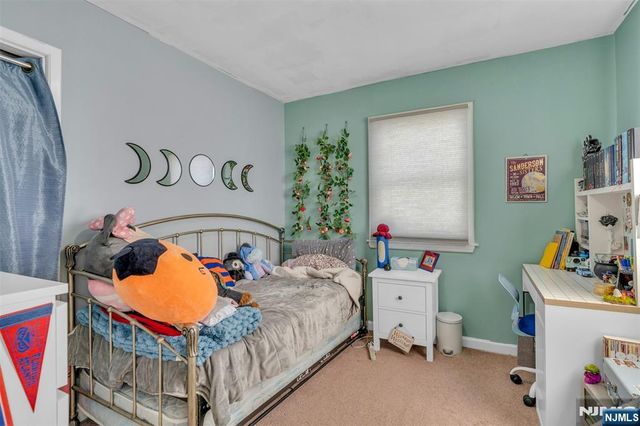 60 Westview Drive, Bergenfield, NJ 07621