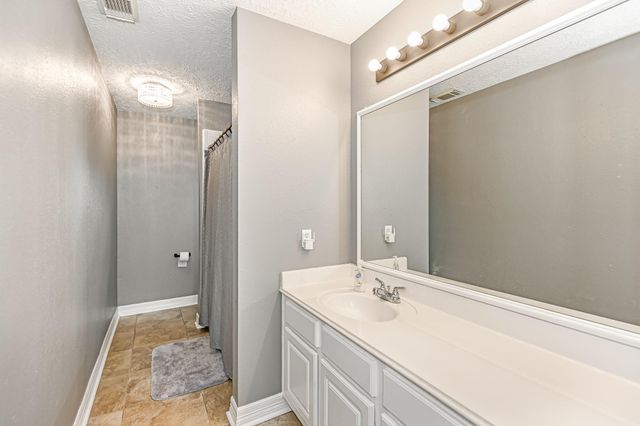 322 Spencer Landing W, La Porte, TX 77571
