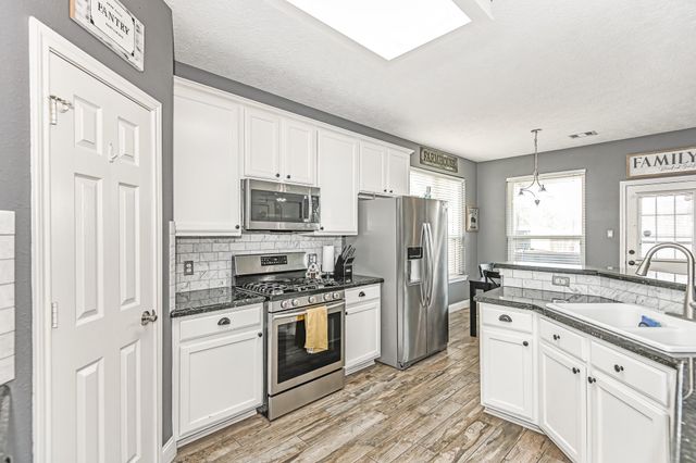 322 Spencer Landing W, La Porte, TX 77571