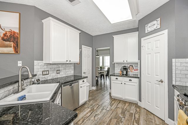 322 Spencer Landing W, La Porte, TX 77571