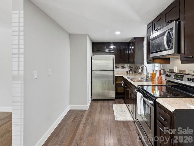 425 Lyndhurst Drive, Hendersonville, NC 28791
