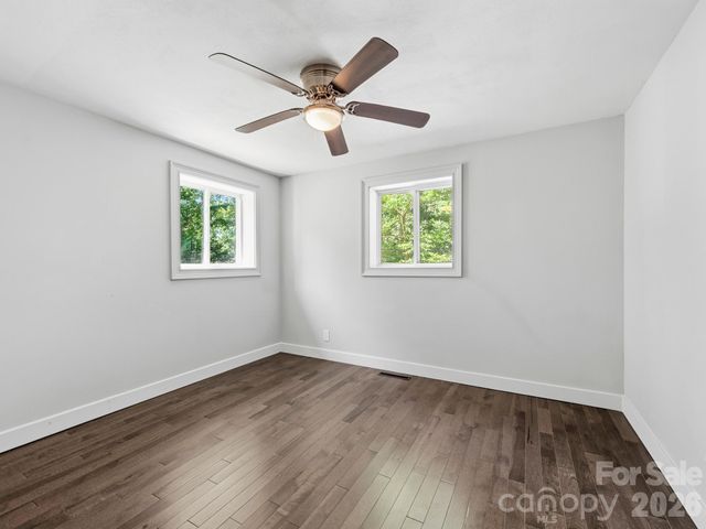 425 Lyndhurst Drive, Hendersonville, NC 28791