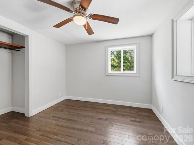 425 Lyndhurst Drive, Hendersonville, NC 28791