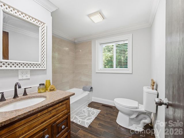 425 Lyndhurst Drive, Hendersonville, NC 28791