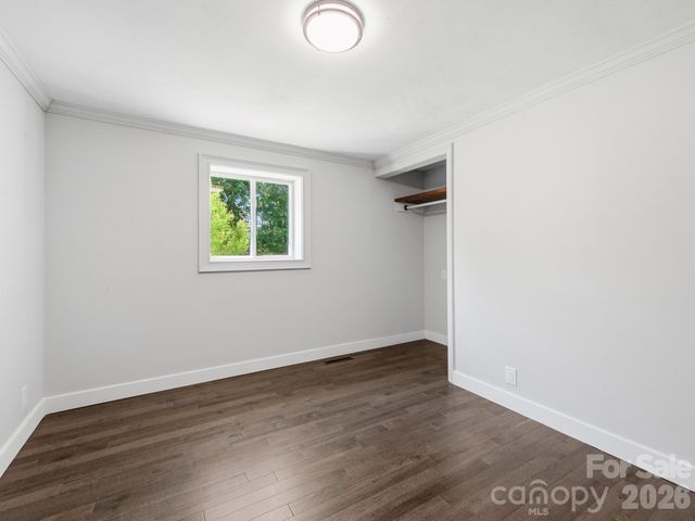 425 Lyndhurst Drive, Hendersonville, NC 28791