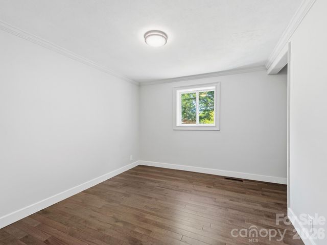 425 Lyndhurst Drive, Hendersonville, NC 28791