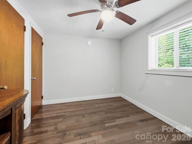 425 Lyndhurst Drive, Hendersonville, NC 28791