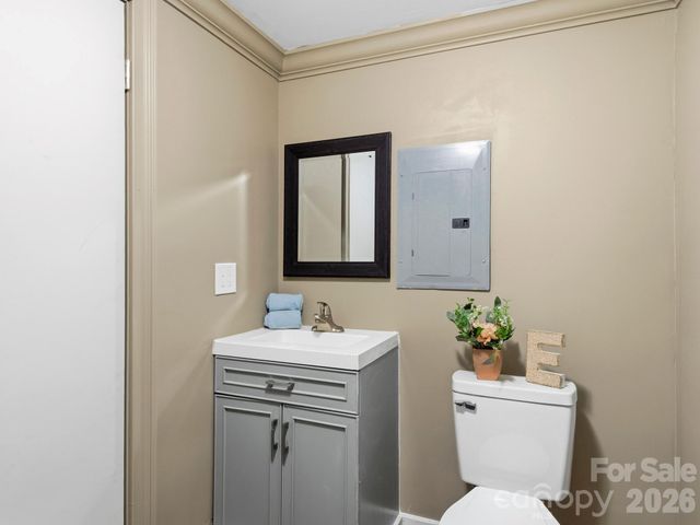 425 Lyndhurst Drive, Hendersonville, NC 28791