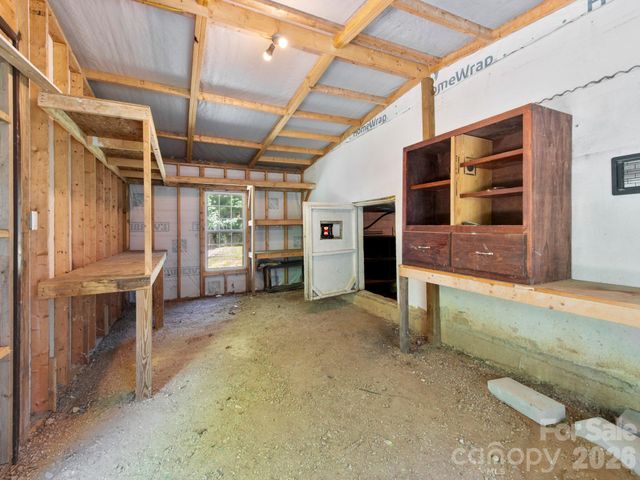 425 Lyndhurst Drive, Hendersonville, NC 28791