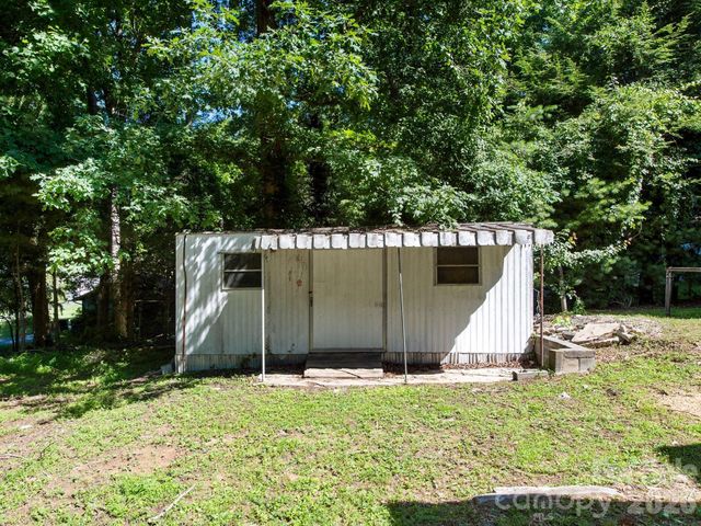 425 Lyndhurst Drive, Hendersonville, NC 28791