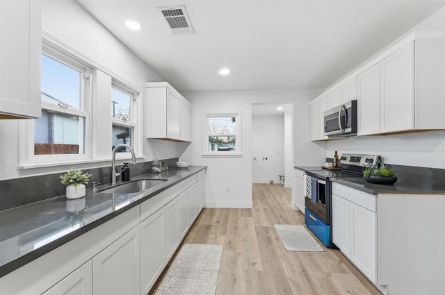 338 Yosemite Ave, Modesto, CA 95351