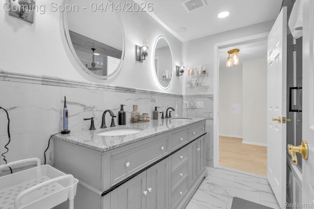 14549 Riverside Street, Livonia, MI 48154