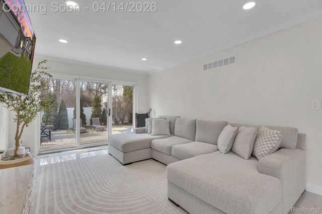 14549 Riverside Street, Livonia, MI 48154