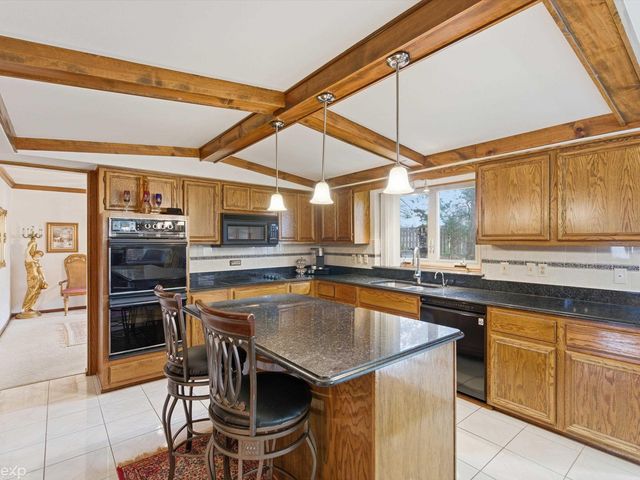 48290 Lakeland Drive, Shelby, MI 48317