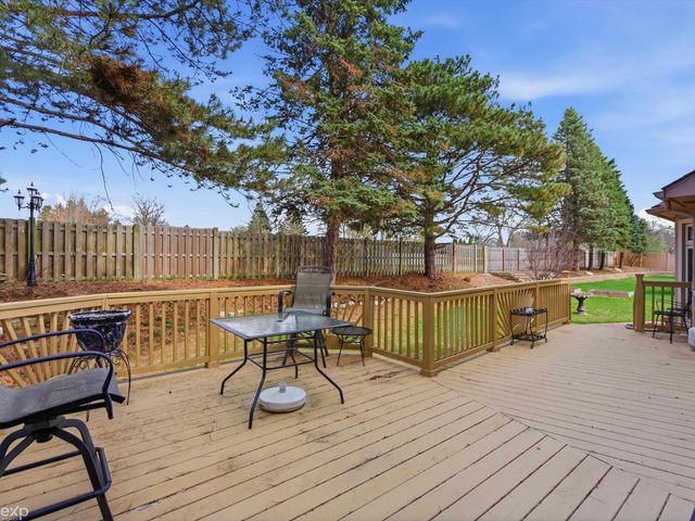 48290 Lakeland Drive, Shelby, MI 48317