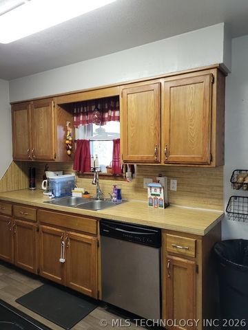 1006 NW 4th, Stigler, OK 74462