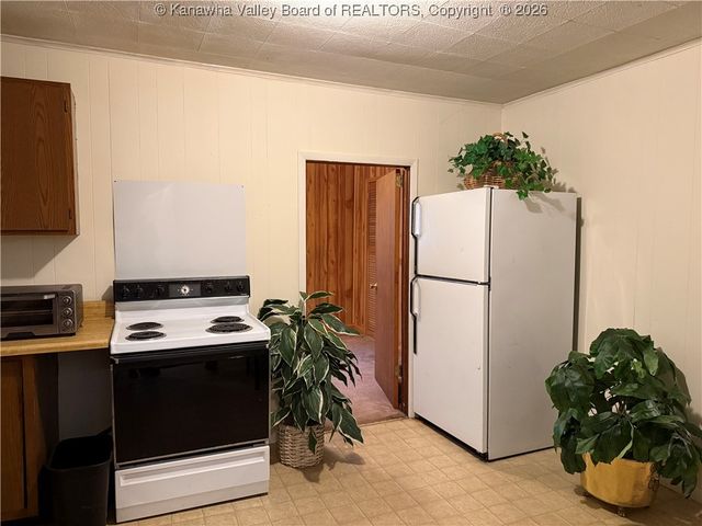 109 Keenan Hill Street, Cedar Grove, WV 25039