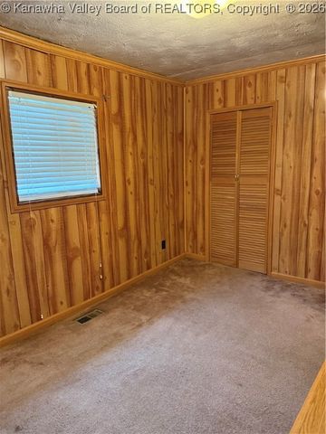 109 Keenan Hill Street, Cedar Grove, WV 25039