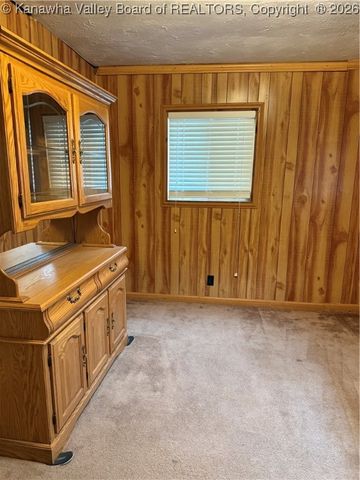 109 Keenan Hill Street, Cedar Grove, WV 25039