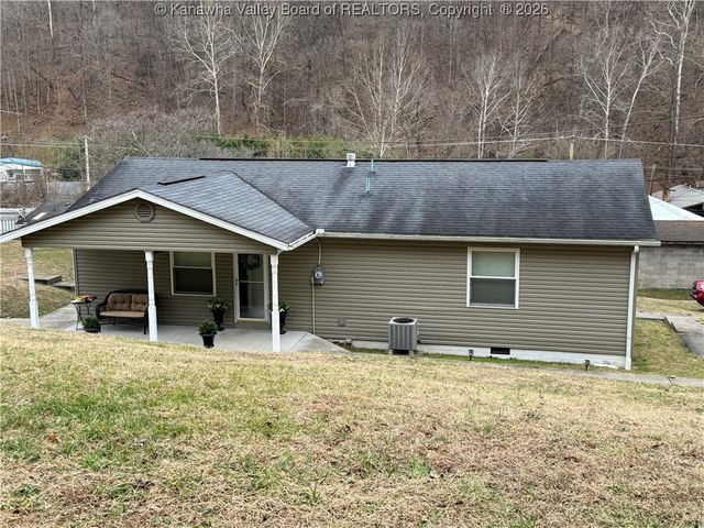 109 Keenan Hill Street, Cedar Grove, WV 25039