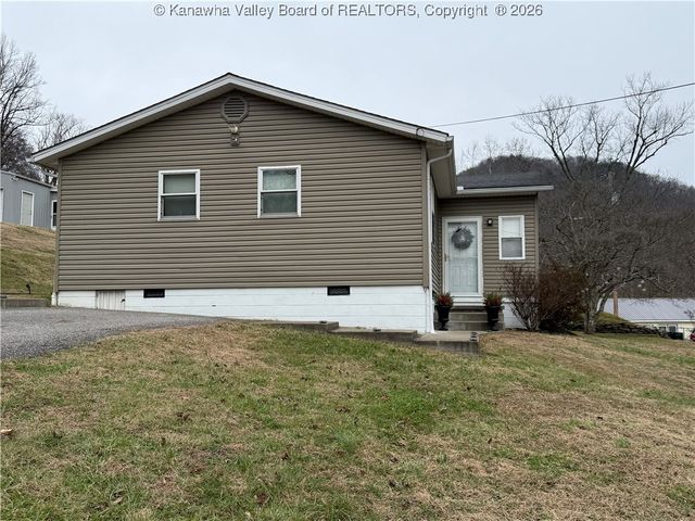 109 Keenan Hill Street, Cedar Grove, WV 25039