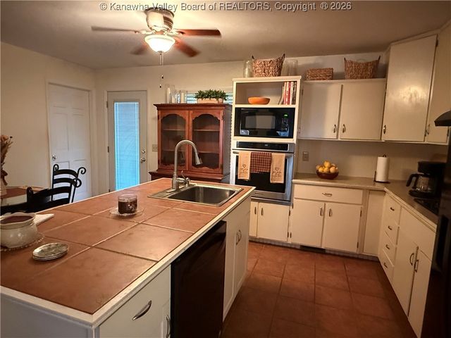 109 Keenan Hill Street, Cedar Grove, WV 25039