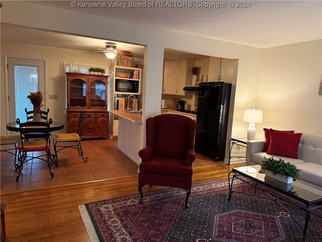 109 Keenan Hill Street, Cedar Grove, WV 25039