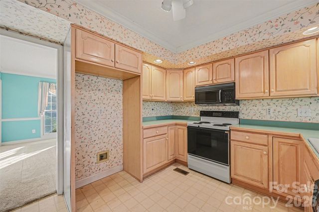 910 Weymouth Drive, Gastonia, NC 28056