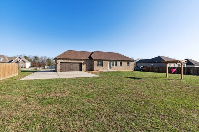 1419 Leaf Ln, Ashland City, TN 37015