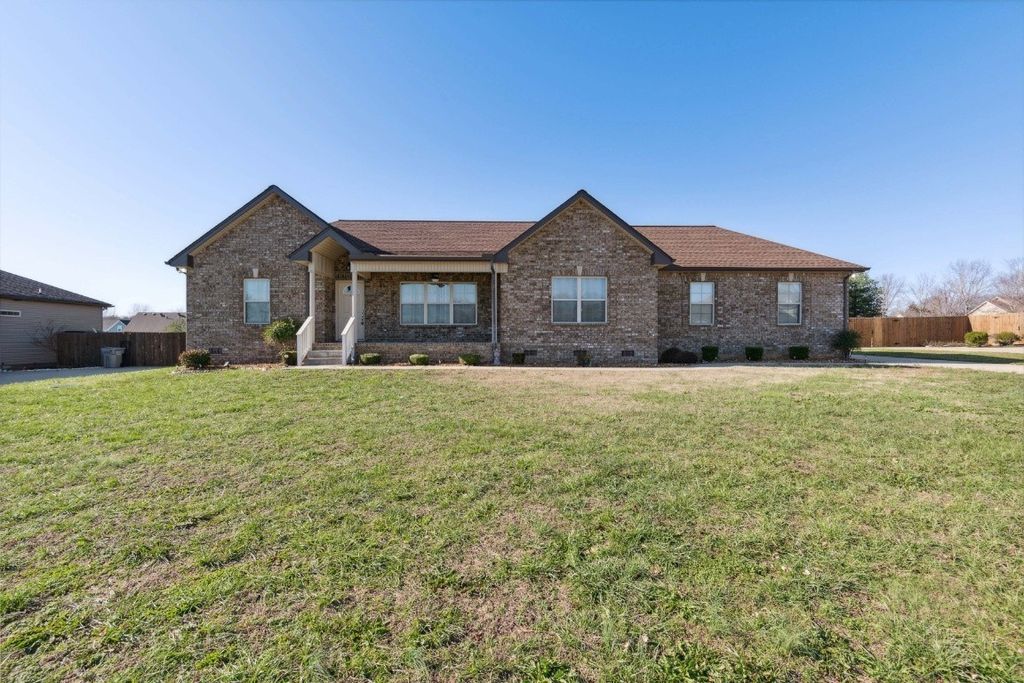 1419 Leaf Ln, Ashland City, TN 37015