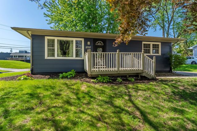 2707 Grove Street, Davenport, IA 52804
