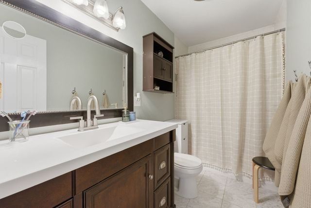 2707 Grove Street, Davenport, IA 52804
