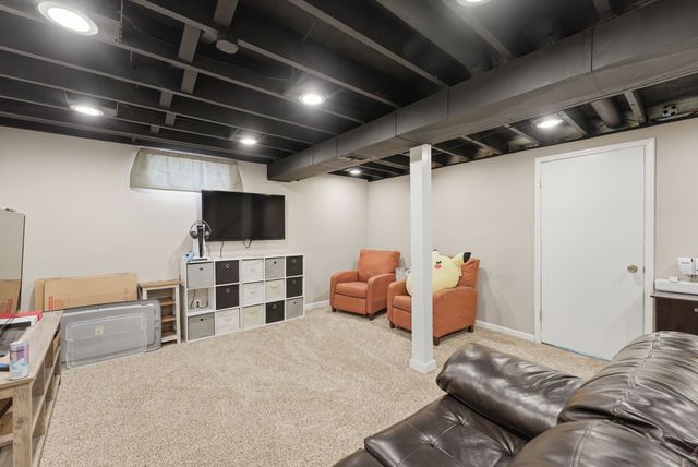 2707 Grove Street, Davenport, IA 52804
