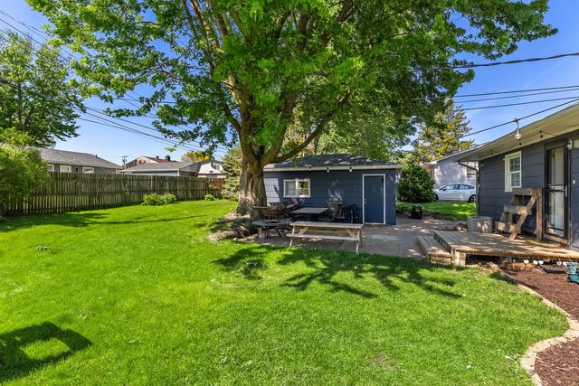 2707 Grove Street, Davenport, IA 52804