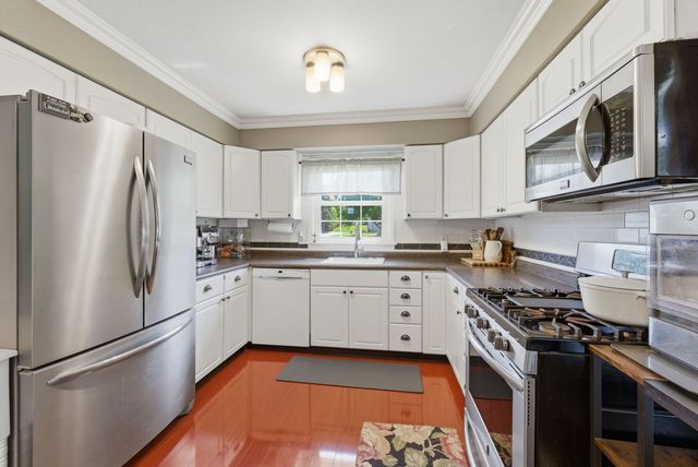 2707 Grove Street, Davenport, IA 52804