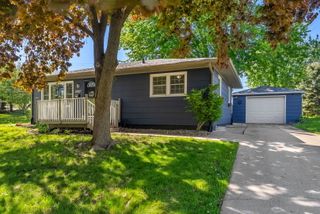 2707 Grove Street, Davenport, IA 52804