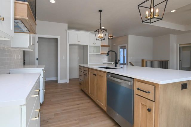 2041 RED FOX LANE, Kaukauna, WI 54130