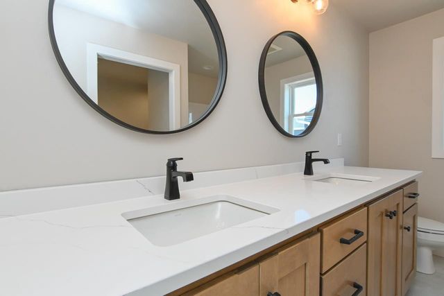 2041 RED FOX LANE, Kaukauna, WI 54130