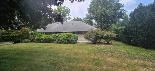 65 Saddle Lane, Roslyn Heights, NY 11577
