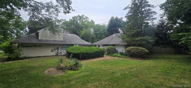 65 Saddle Lane, Roslyn Heights, NY 11577