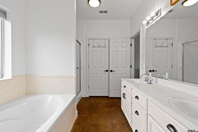 152 Black Hawk Ln, Gilmer, TX 75645