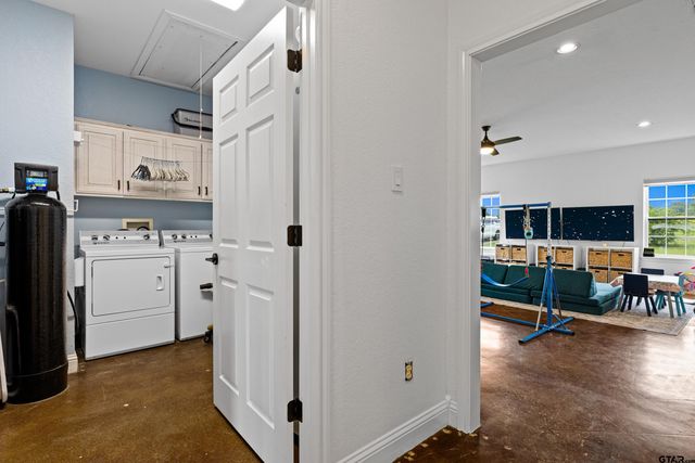 152 Black Hawk Ln, Gilmer, TX 75645