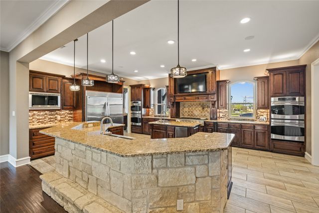 6925 Sky Road, Joshua, TX 76058