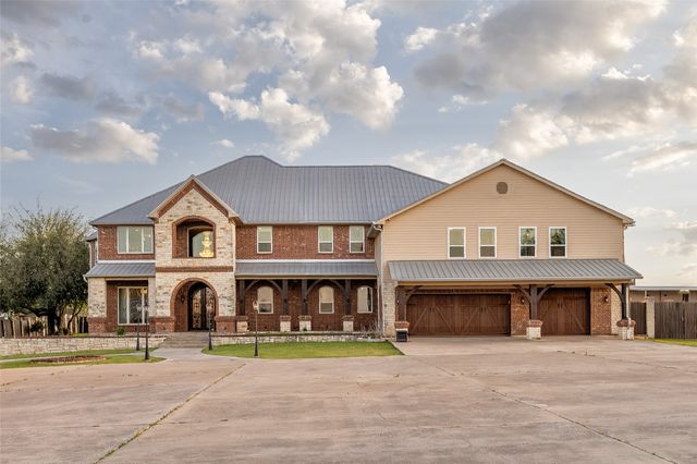 6925 Sky Road, Joshua, TX 76058